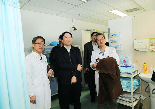 參觀內(nèi)鏡中心.jpg
